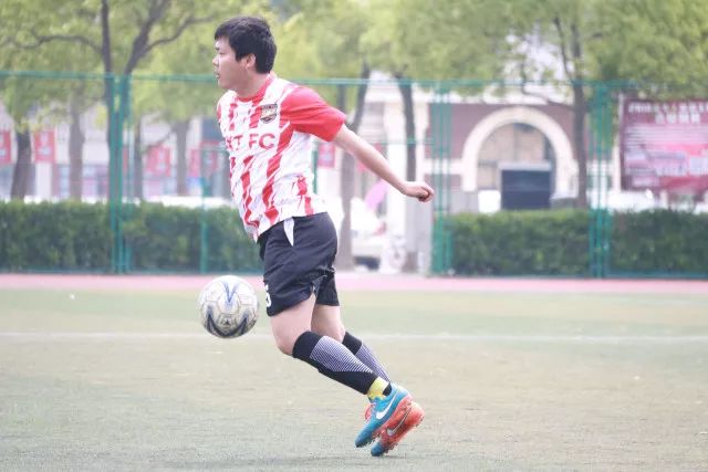 施罗德31分库里空砍28分 篮网18分逆转胜勇士