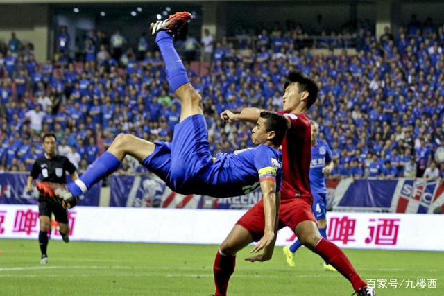 马菲奥向镜头做5比2手势 嘲讽皇马5比2不敌巴萨